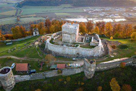 Panoramatický výhľad na Veľký Šariš s hradom