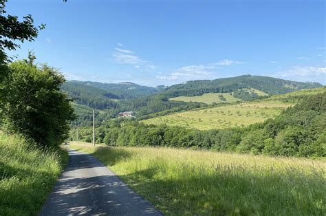panoráma Moravského Lieskového s Bielymi Karpatami v pozadí