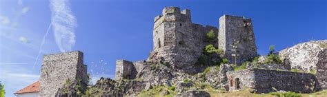 Panorama mesta Levice s dominantou hradu