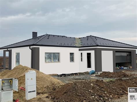 Detail minimalistickej fasády bungalovu