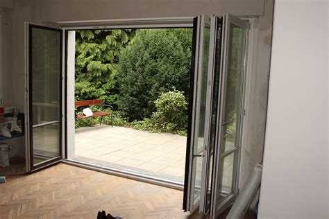 Harmonikové okno otvárajúce priestor