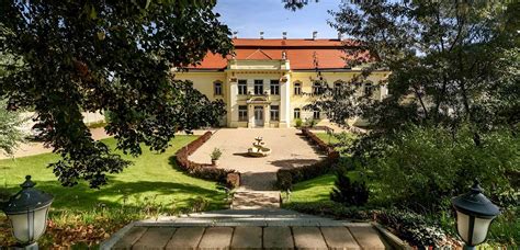 Aristokratický kaštieľ s parkom