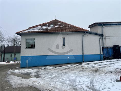 Rodinný dom s kancelárskymi priestormi