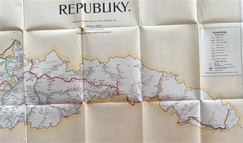 Mapa Slovenskej republiky s vyznačenými sídlami okresných úradov (správ katastra)