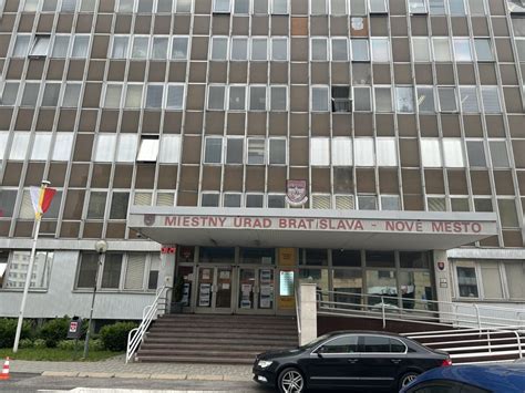 Budova miestneho úradu v Rusovciach