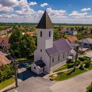 Obec Biely Kostol s pohľadom na okolitú krajinu