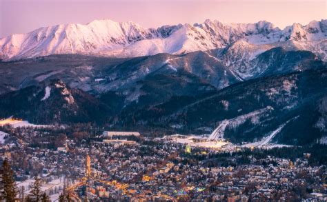 Panorama Zakopane s Tatrami v pozadí