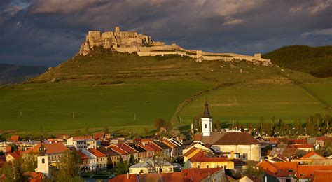 Panorama Spišského Podhradia so Spišským hradom