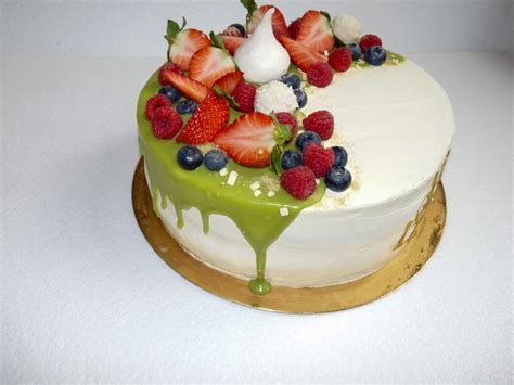 Servírovaná torta na oslavnej udalosti