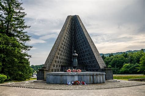 Pamätník československých vojakov na Dukle