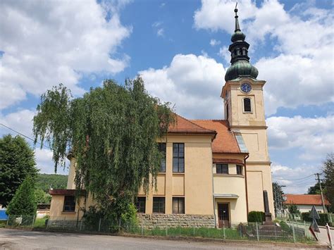 panoráma Marianky s Malými Karpatami v pozadí