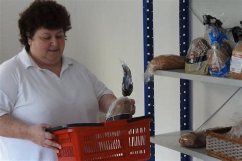 Ilustračný obrázok znázorňujúci rodinu a sociálnu pomoc