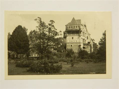 Fotografia zničenej časti zámku Vígľaš po roku 1945