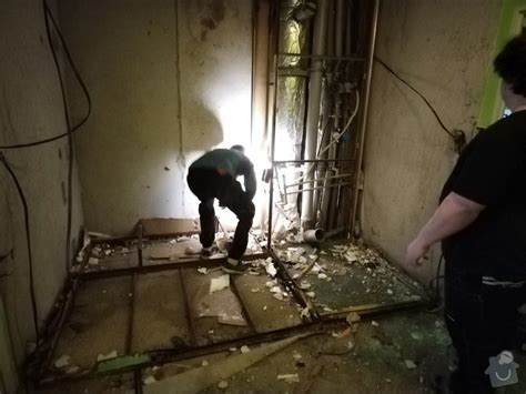 Odkrytá konštrukcia starého umakartového jadra po demontáži