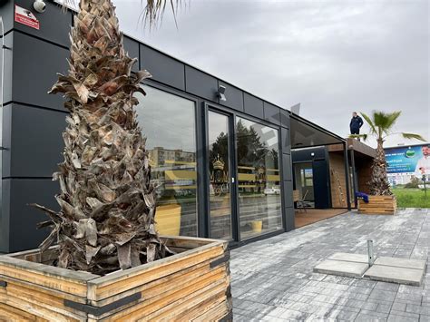 Moderná kontajnerová kaviareň