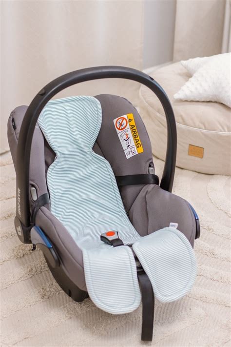 Ilustrácia novorodeneckej vložky do autosedačky