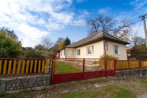 Typický rodinný dom v malej slovenskej obci