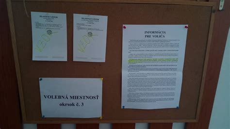 Ilustrácia volebnej miestnosti s volebnou urnou