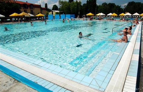 Letná fotografia termálneho kúpaliska Vadaš v Štúrove