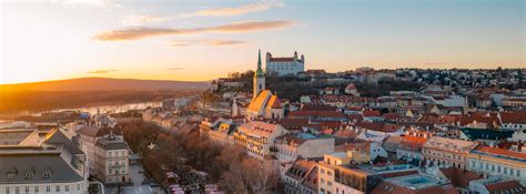 Panoramatický výhľad na Bratislavský hrad a centrum mesta