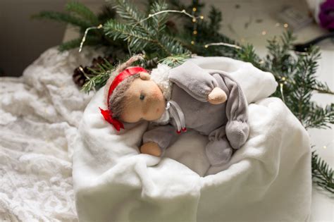 bábätko otáčajúce sa na bruško