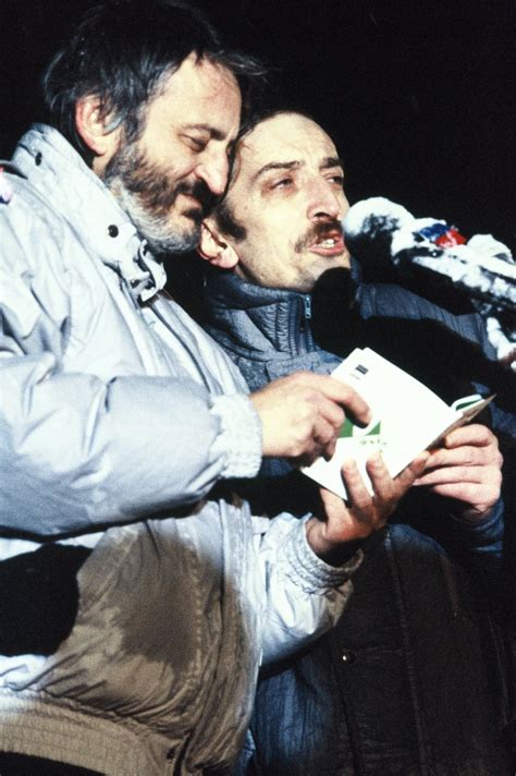 Milan Lasica a Jaro Filip na bratislavskom Námestí SNP v novembri 1989