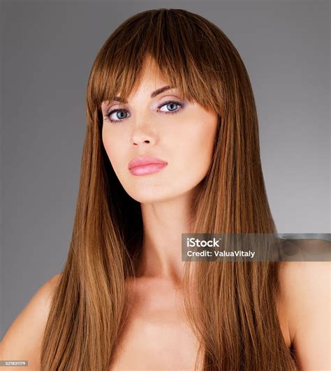 Žena s výrazným účesom