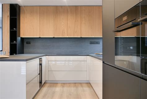 Detail kuchynského ostrovčeka s integrovanými spotrebičmi