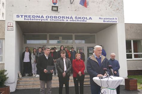 Ilustračná fotografia modernej strednej odbornej školy