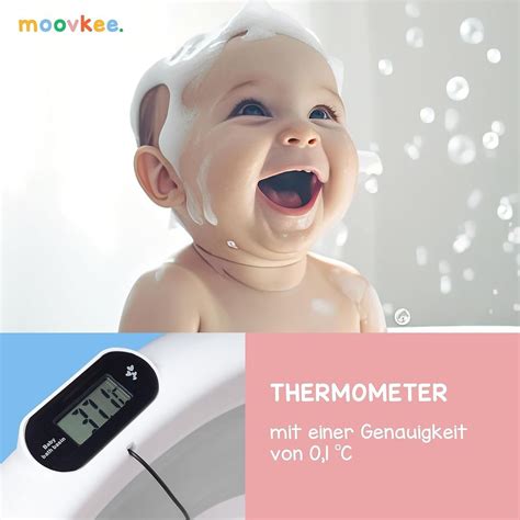 Dieťa s teplomerom a rodičom