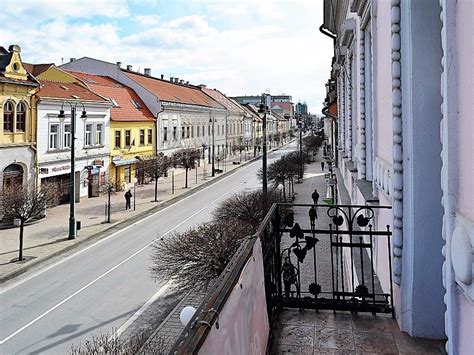 Ulica v centre Prešova s historickými budovami