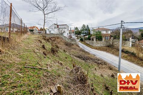 Stavebný pozemok s výhľadom na okolitú krajinu