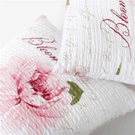 Ilustrácia Biblie otvorenej na strane s textami o hriechu a odpustení