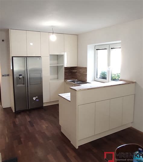 Moderná kuchyňa s hlbšou pracovnou doskou