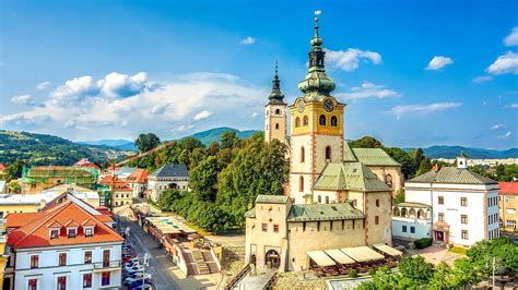 Panoráma mesta Banská Bystrica s výhľadom na historické centrum