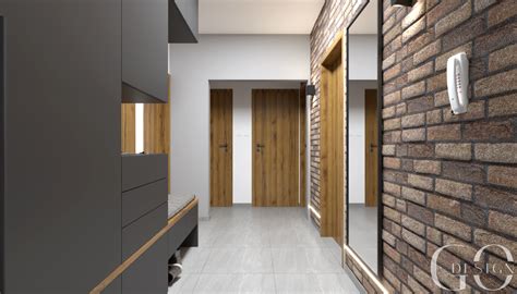 Návrh predsiene s veľkým zrkadlom a svetlými farbami