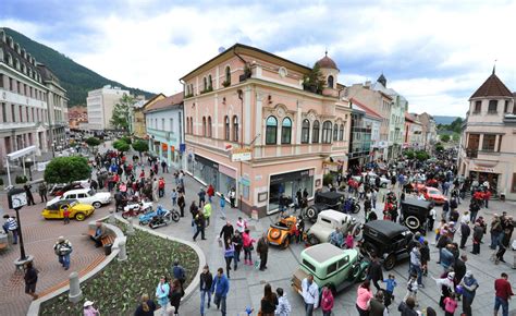 Ulica v Ružomberku s historickou architektúrou