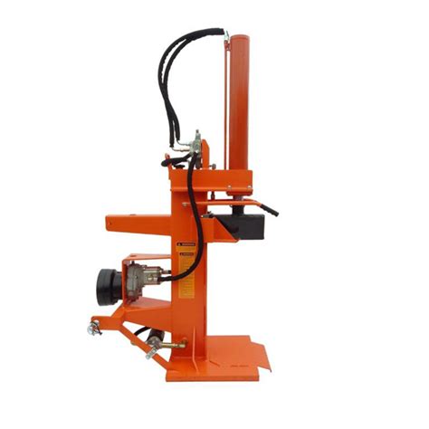 Hydraulická štiepačka dreva pri práci s malotraktorom