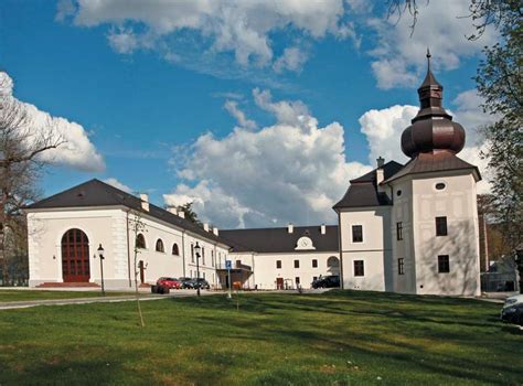 Kaštieľ v Oponiciach