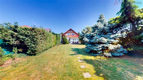 Ilustračná fotografia rodinného domu s pozemkom