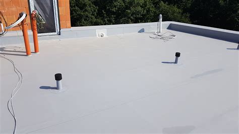 Ukážka pokládky PVC hydroizolačnej fólie na plochej streche