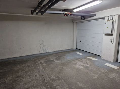 Schéma umiestnenia garáže v suteréne domu