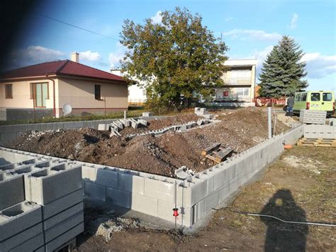 Výstavba základov pre garáž