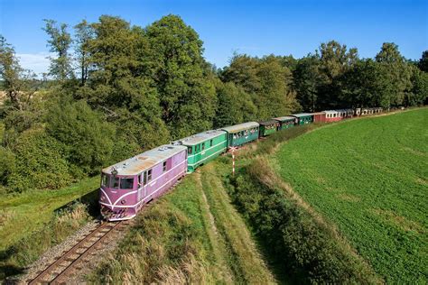 Interiér VR herne s niekoľkými stanicami