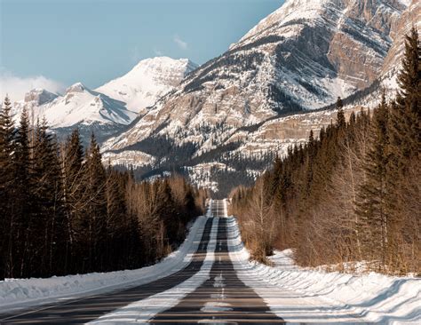 Majestátny výhľad na Icefields Parkway v Skalnatých horách
