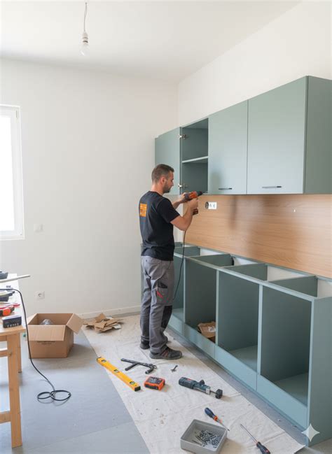 Proces montáže kuchynskej linky