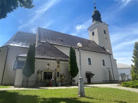 Obec Beluša s výhľadom na okolie