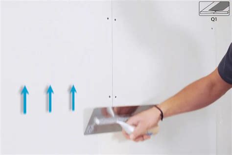 Detail tmelenia spojov sadrokartónových dosiek