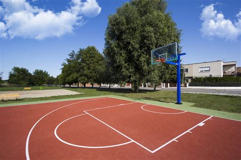 Basketbalové ihrisko s moderným povrchom