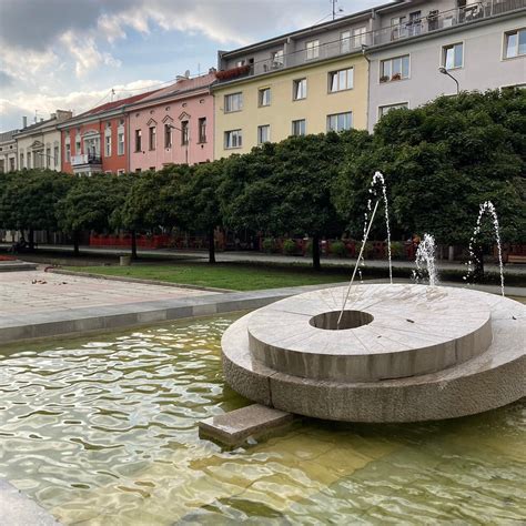 Park vo Wilanowe s jazierkom a fontánou
